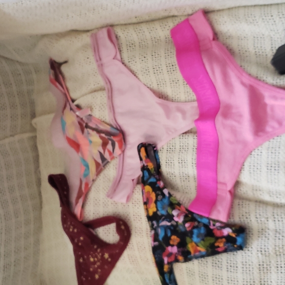 5 pairs panty bundle $23, size Medium - Picture 1 of 2